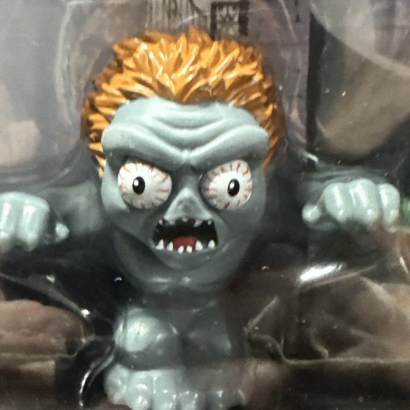 Fisher-Price Little People Collector, Special Edition Wednesday, 4 Figurine Set - Picture 4 of 7